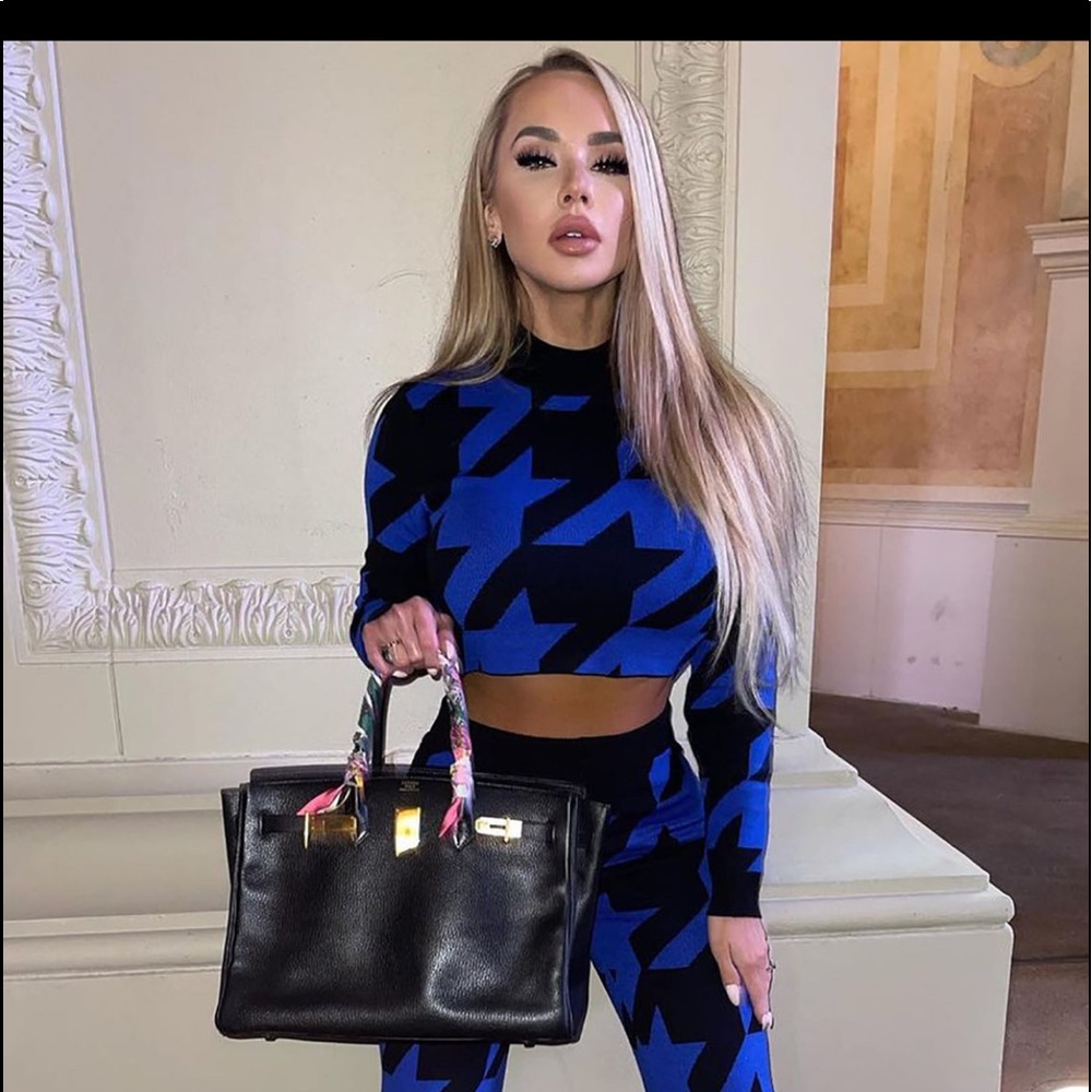 ❌SOLD❌2 piece sweater suit - Picture 4 of 8